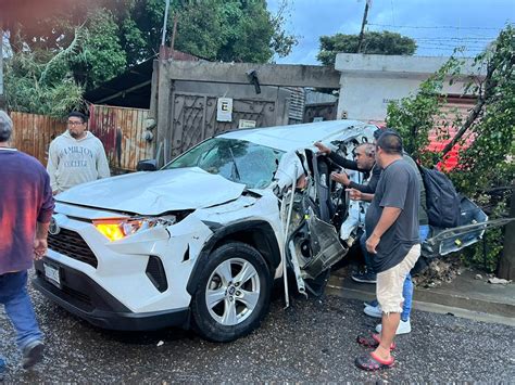 Pipa Se Queda Sin Frenos Y Arrolla Tres Veh Culos Y Choca Contra Una