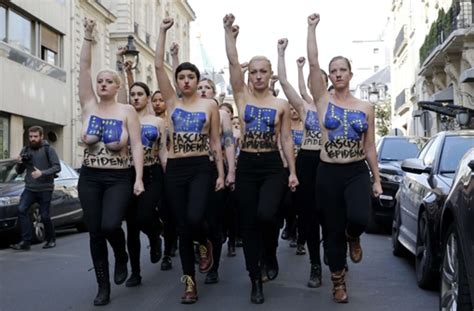 Femen Frauen Zeigen Blanke Br Ste