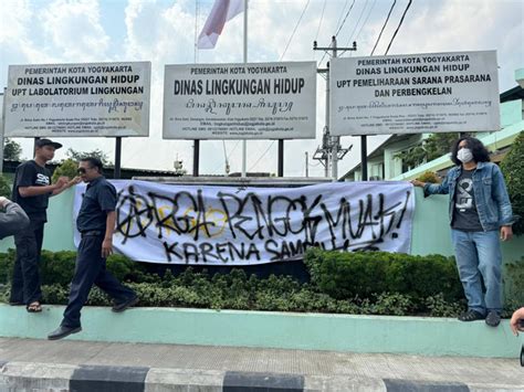 Sampah Bikin Warung Tutup Dan Kos Kosan Pindah Warga Pengok Demo Ke