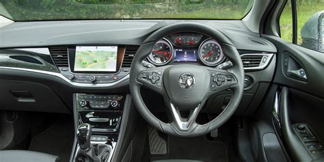 Vauxhall Astra 2009 2015 Interior And Infotainment Carwow