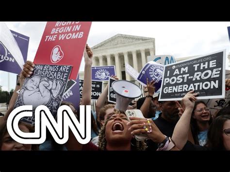 Manifestações Acontecem Do Lado De Fora Da Suprema Corte Nos Estados