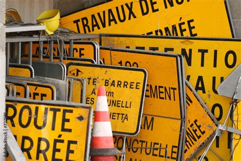 Foto De Signalisation En Vrac Do Stock Adobe Stock