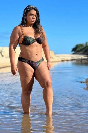 9 Hot Sexy Preta Gil Bikini Pics