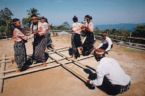 Tari Rangkuk Alu Permainan Tradisional Masyarakat Manggarai Turisian