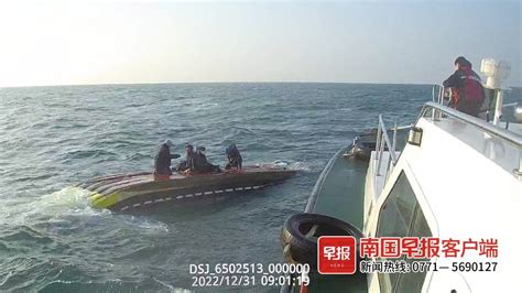 钓鱼船被海浪掀翻，5人落水遇险！防城港海警局紧急救援