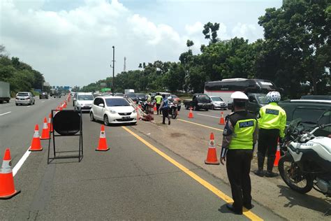 Urai Kemacetan Polisi Uji Coba Contraflow Di Jalur Jakarta Bekasi