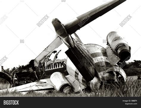 727 Crash Image & Photo (Free Trial) | Bigstock