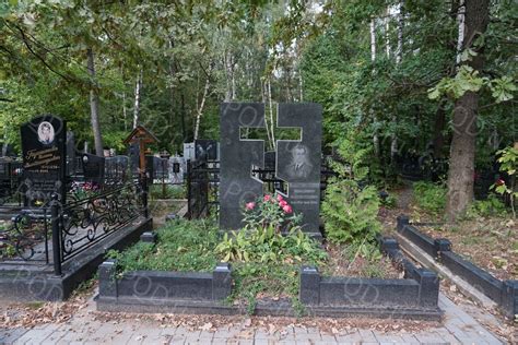 Изготовление и установка памятников в Москве — фото и цены