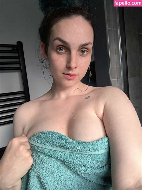 April Skies April Skies Alluringaprilx Nude Leaked Onlyfans Photo