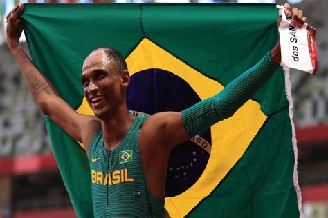 Alison Dos Santos Conquista Bronze Nos M Barreiras Dos Jogos De