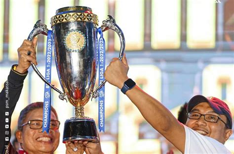 Psm Makassar Angkat Trofi Ini Filosofi Piala Baru Liga 1 Ind