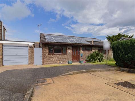 2 Bed Detached Bungalow For Sale In Hillcroft Road Herne Bay Ct6 £