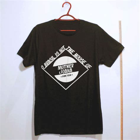 Camiseta O Brasil Is Not The Home Of Mother Joana FUCK USA