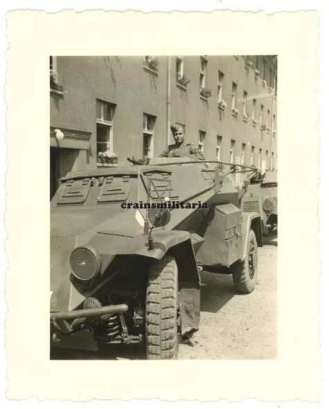 ORIG FOTO 4 RAD Panzerspähwagen SdKfz in Kaserne Sondershausen