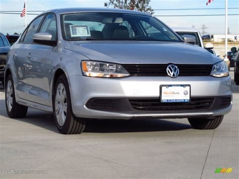 Reflex Silver Metallic Volkswagen Jetta Se Sedan Photo