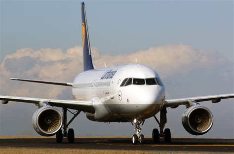 Airbus A320 200 Lufthansa Photos And Description Of The Plane