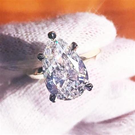 How to Buy a Pear-Shaped Diamond | Ritani