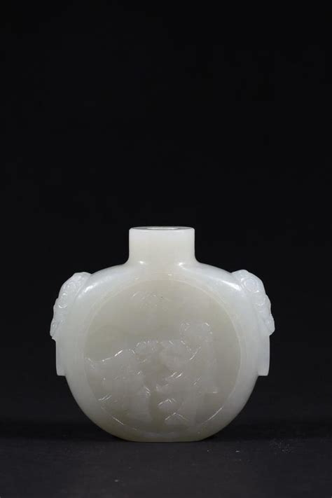 A Hetian Jade Snuff Bottle A Hetian Jade Snuff Bottle A Hetian Jade