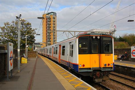 London Overground 315811 London Fields London Overground 3 Flickr