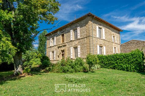 Vente Domaine historique proche de Valence à BESAYES 400 m2 Espaces