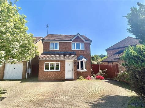 3 Bed Detached House For Sale In Waverley Way Wokingham Berkshire