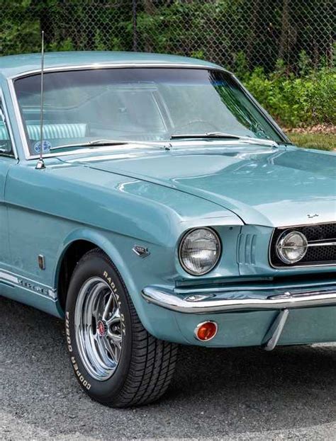 Do Luxury Minivans Exist? Here's What Your Can Buy