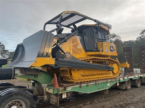 The John Deere 850l Equipped With Confidence Roads And Infrastructure