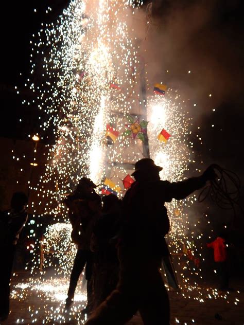 La tradición de la "Vaca Loca" en las fiestas populares ecuatorianas