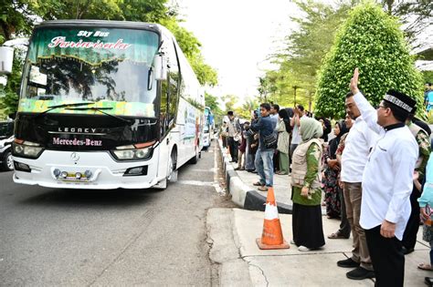 Lepas Jemaah Haji Bakri Siddiq Titip Doa Untuk Banda Aceh Media Islam