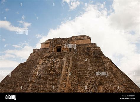 Pyramid Of The Magician Uxmal Yucatan Mexico Stock Photo Alamy