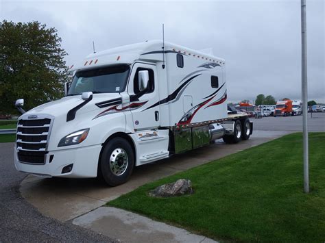 Freightliner Cascadia :: ARI Legacy Sleepers