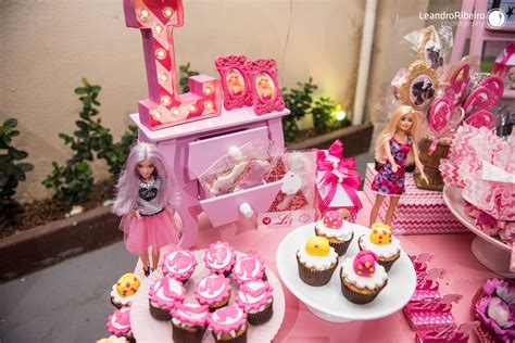 Pin De Azzalins Creation Em Barbie Party Decorations Festa De