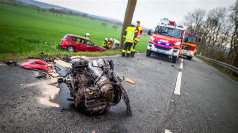 T Dlicher Unfall Auf Der B Bei M Hnesee Fahrer F Hrt Gegen Baum