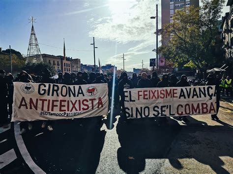 Los Mossos Cargan En Girona Para Dispersar A Activistas Contra La