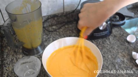 Bolo De Cenoura Que J Sai Do Forno Recheado Brigadeiro Cozinha