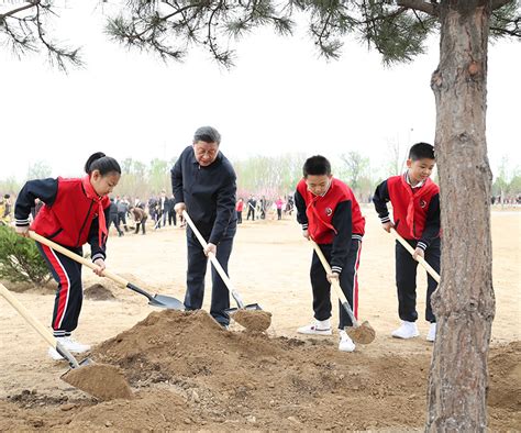 党和国家领导人参加首都义务植树活动 图片新闻 中国政府网