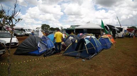 Acampamento bolsonarista no QG do Exército é desocupado em Brasília