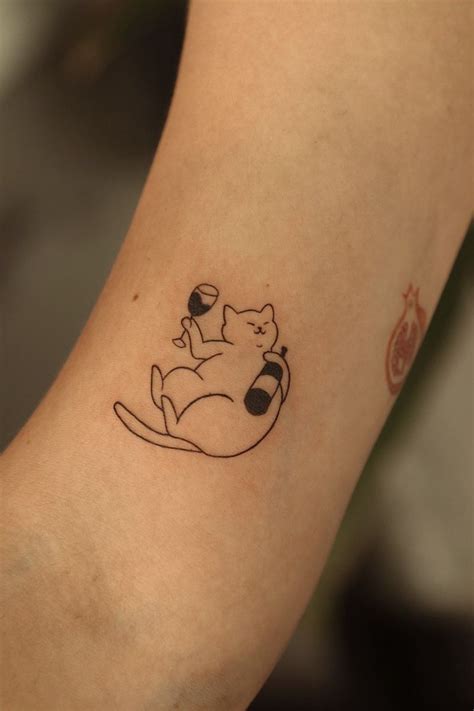 Cat Wine Tattoo Tatuaje De Gatos Tatuajes Discretos Tatuaje De