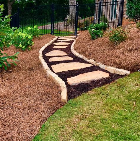 9 Things to Know About Using Pine Straw Mulch in Your Yard