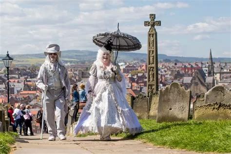 Bumper Whitby Goth Weekend Gallery Shows Brilliant Pictures From