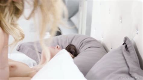 Kristen Scott As A Lesbian