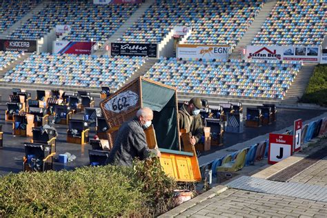 Mönchengladbach Strandkörbe vom Open Air im Sparkassenpark verkauft