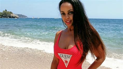 Sendet Urlaubsgr E Lugner Ex Bahati Venus Wird Zur Baywatch Nixe