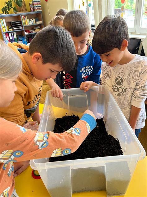 Schmatzi Der Kompostwurm Volksschule Der Franziskanerinnen In Attnang