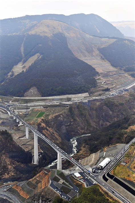 新阿蘇大橋開通 熊本地震まもなく5年 県内の全国道・県道復旧 写真特集18 毎日新聞