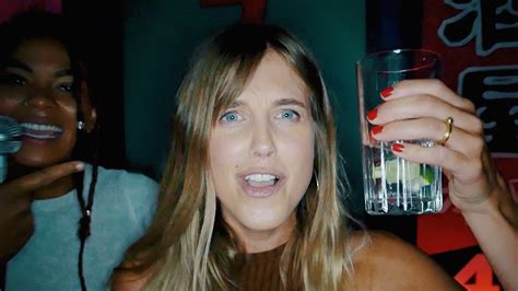 Nellie Is Lam In Een Karaokebar Drugslab Spuiten En Slikken BNNVARA