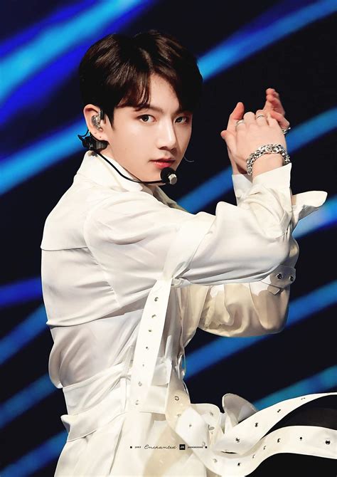 Just 15 Photos To Appreciate How Good Bts Jungkook S Hands Look With Rings On Koreaboo