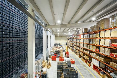 Navigating the Challenges of Warehouse Staffing in the E-commerce Era