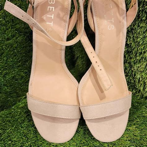 Betts Women S Size 7 Pixie Nude High Heels
