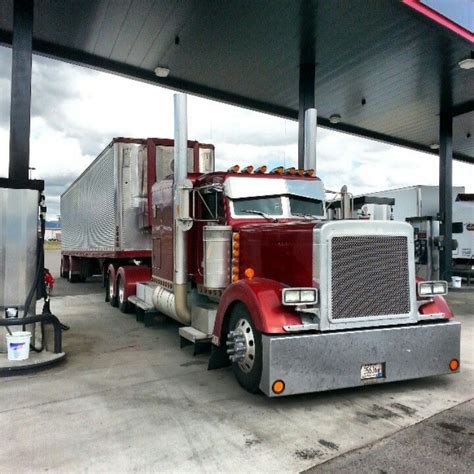 Lookin Large A Nice Pete With Matching Reefer Trailer At The Pumps